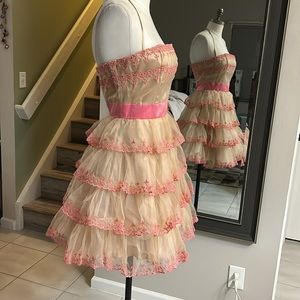 Vintage Betsy Johnson Tulle cocktail dress! embroidered & layered skirt, size 10